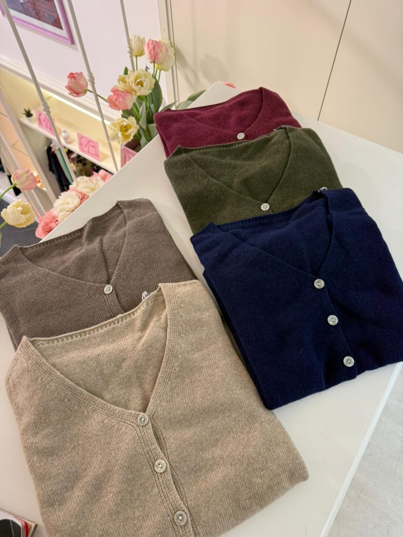 CARDIGAN BASIC SCOLLO A V